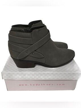 NIB Soda Sweden-S Gray Ankle Booties Size 8.5 Stacked Heel Zip